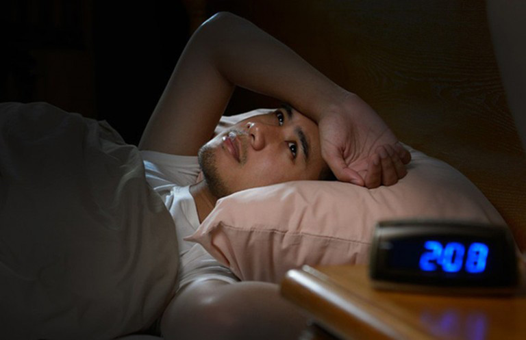 Mất ngủ đêm: nên làm gì để tỉnh táo và có năng lượng làm việc?